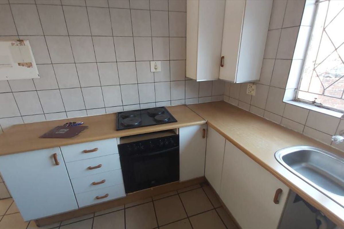 2 Bedroom first floor flat - Photo 4