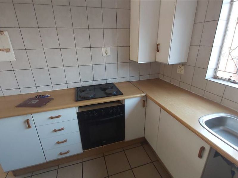 2 Bedroom first floor flat - Photo 4