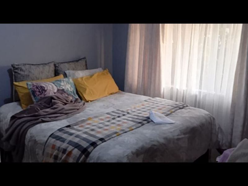 2 Bedroom Townhouse with own private yard - Photo 9