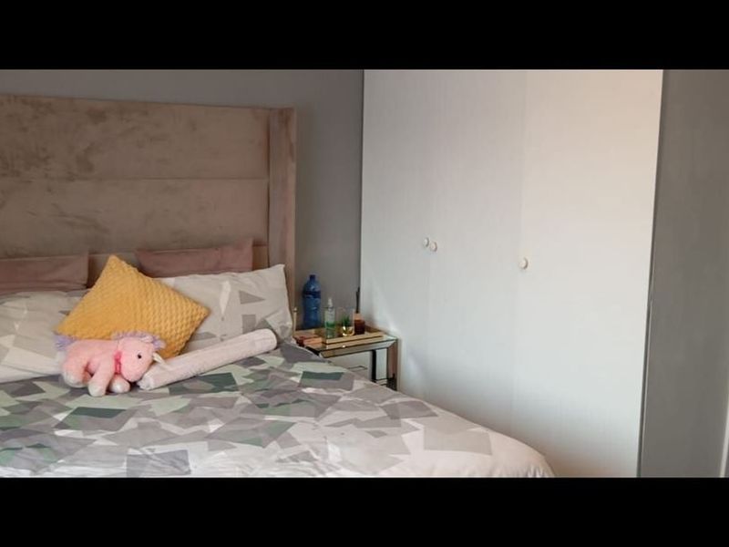 2 Bedroom Townhouse with own private yard - Photo 8