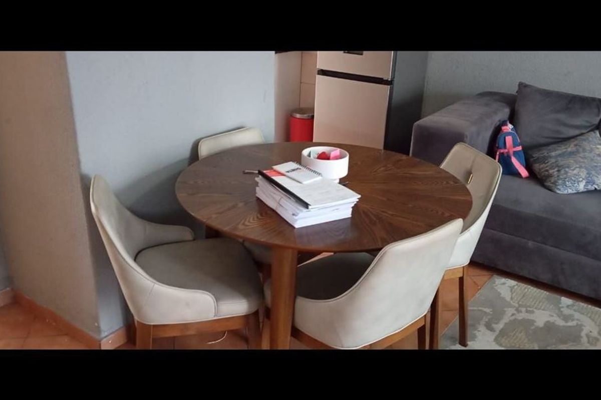 2 Bedroom Townhouse with own private yard - Photo 5
