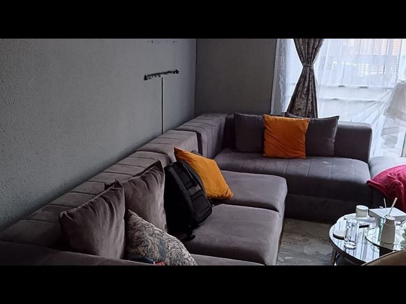 2 Bedroom Townhouse with own private yard - Photo 3