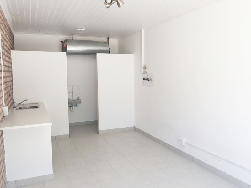 WALMER STUDIO / BACHELOR APARTMENT FOR RENT - Photo 1