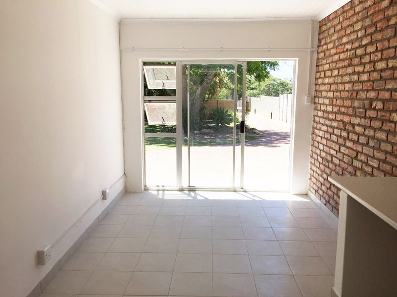 WALMER STUDIO / BACHELOR APARTMENT FOR RENT - Photo 2