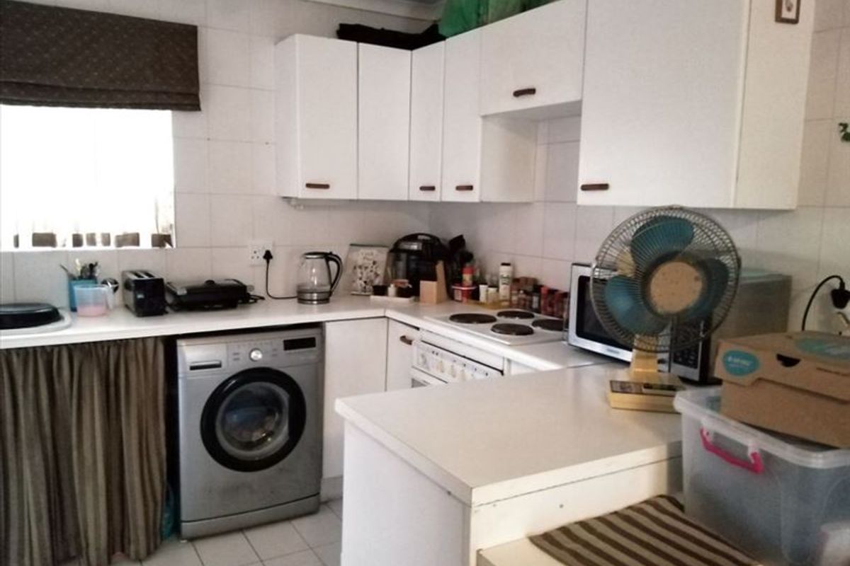 3 Bedroom Ground floor townhouse - Photo 2