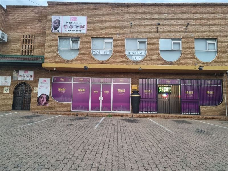 Commercial property for sale in a main rd in Glen Marais - Photo 2