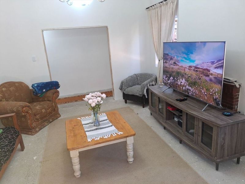 4 Bedroom House For sale In Warwick Benoni with Granny Flat - Photo 7