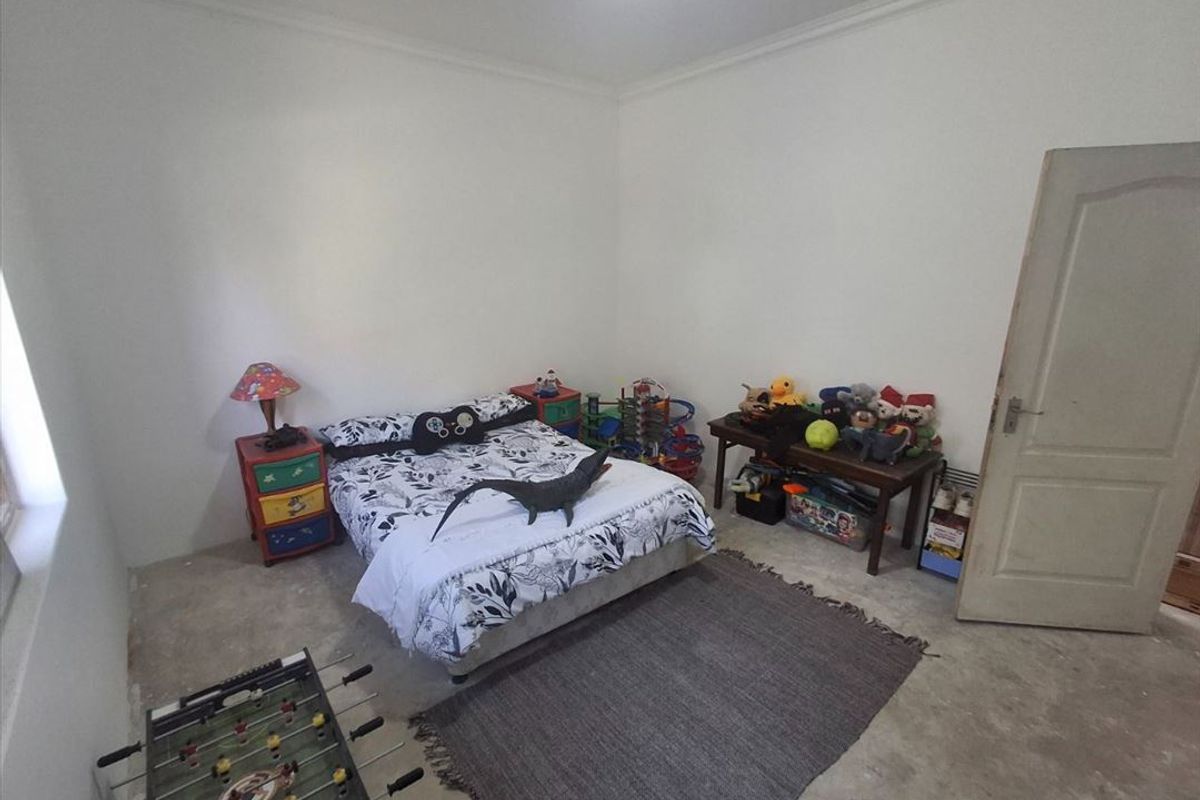 4 Bedroom House For sale In Warwick Benoni with Granny Flat - Photo 5