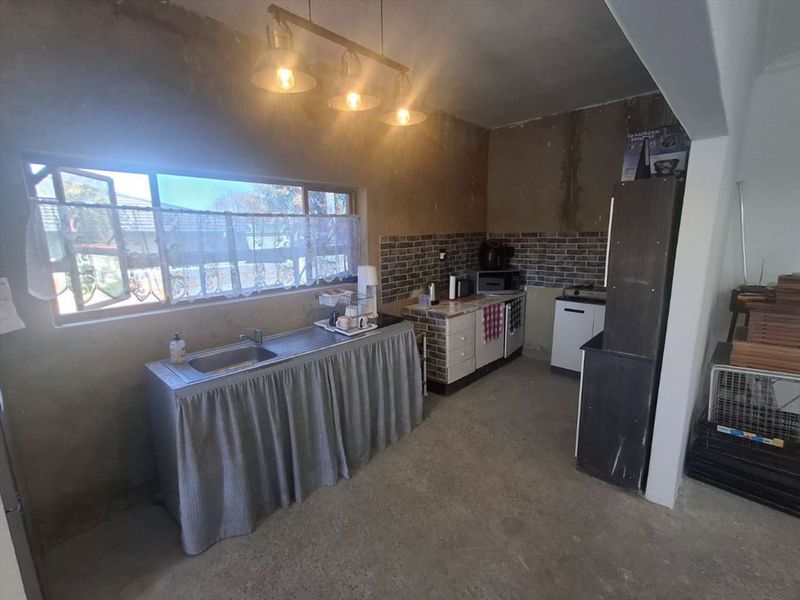 4 Bedroom House For sale In Warwick Benoni with Granny Flat - Photo 10