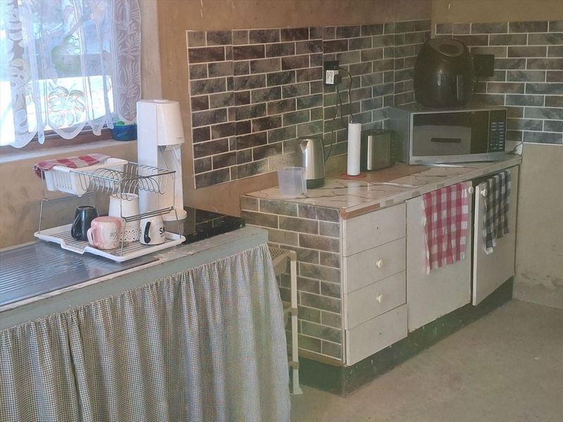 4 Bedroom House For sale In Warwick Benoni with Granny Flat - Photo 9