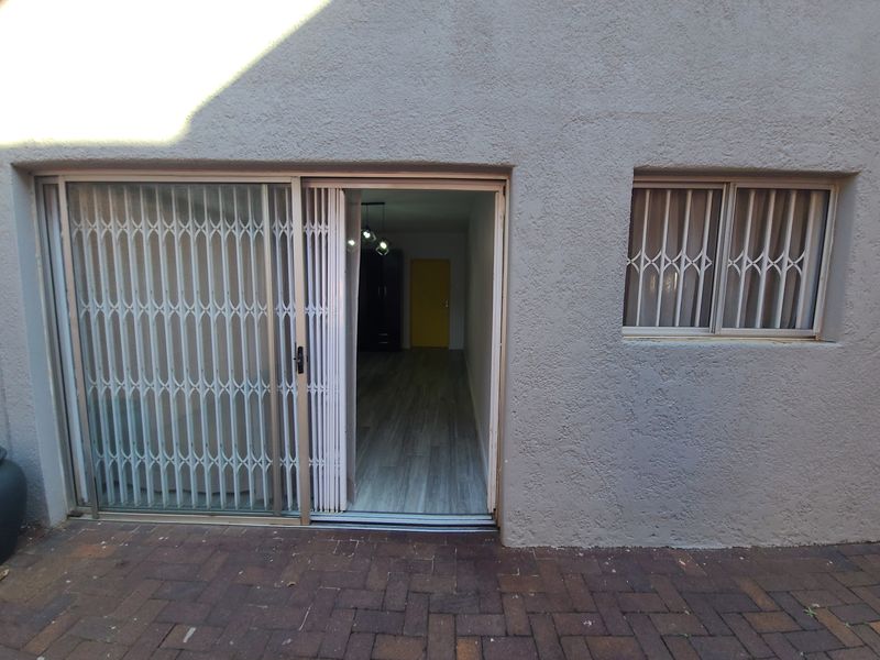 Renovated Garden Cottage To Let - Photo 1