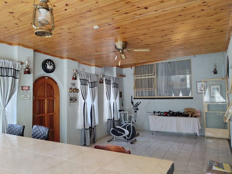 Spacious 4-Bedroom Family Home with Flatlet in Bonaero Park - Photo 9