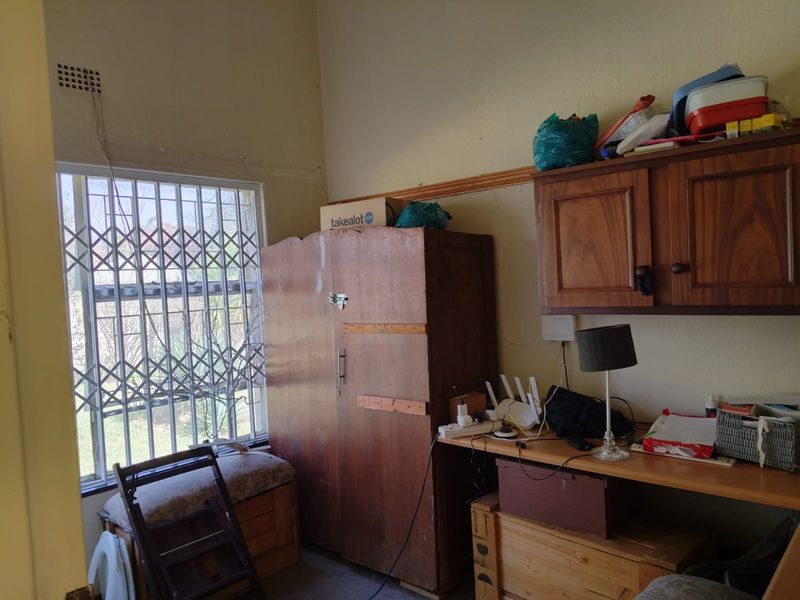 Spacious 4-Bedroom Family Home with Flatlet in Bonaero Park - Photo 5