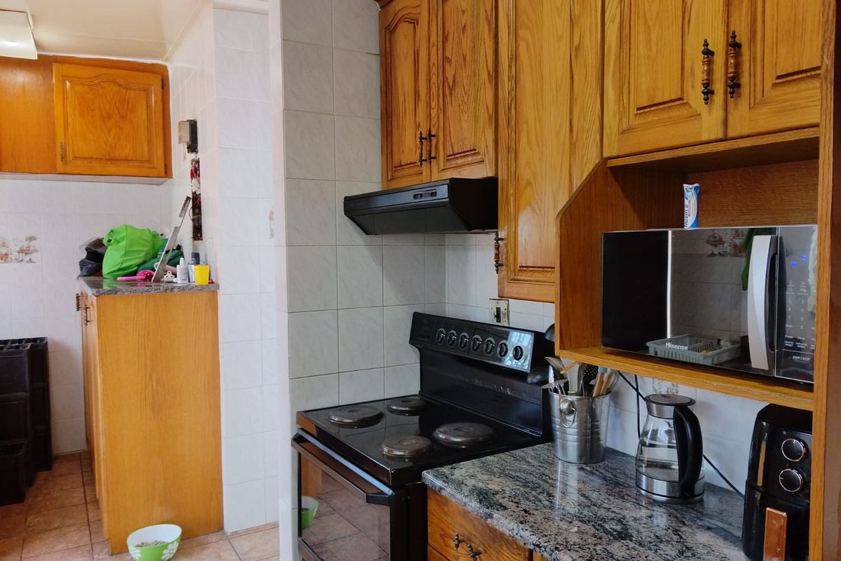Spacious 4-Bedroom Family Home with Flatlet in Bonaero Park - Photo 4