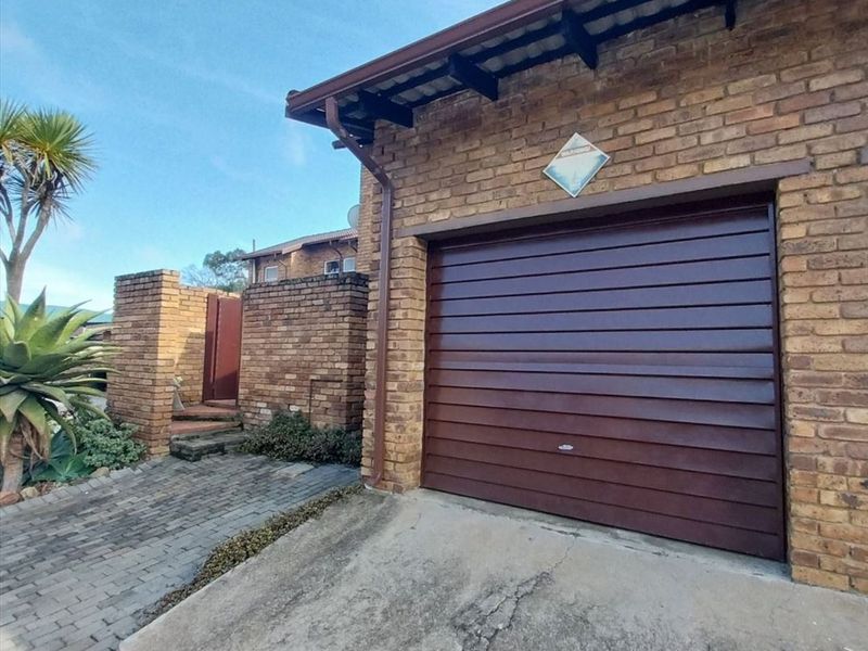 2 Bedroom duplex townhouse for sale in Birchleigh - Photo 1
