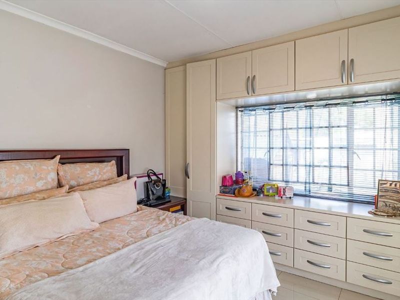 3 Bedroom house for sale close to schools - Photo 4