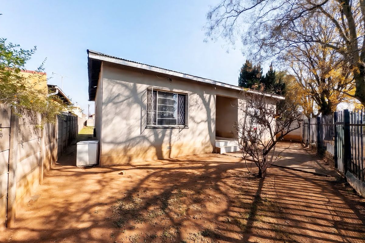 Charming Family Home in Brakpan - Photo 2
