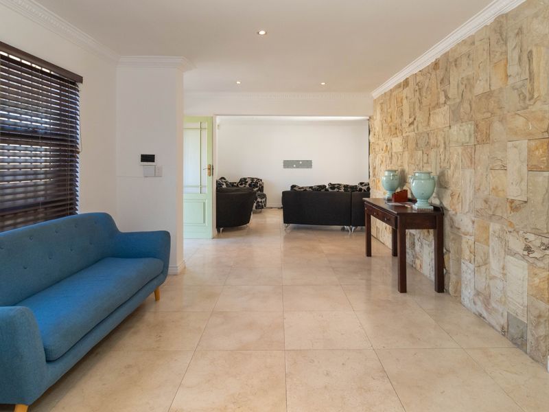 Elegant Family Living Home - Photo 9