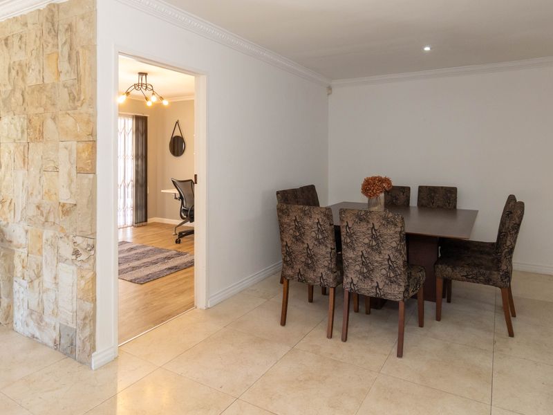 Elegant Family Living Home - Photo 8