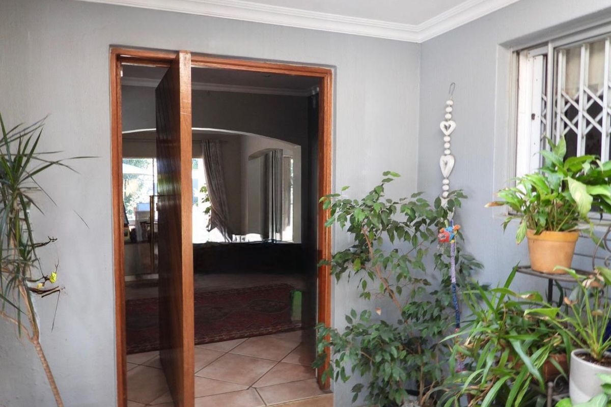 Exclusive Living in Secure Sandown Estate, Sandton - Photo 4