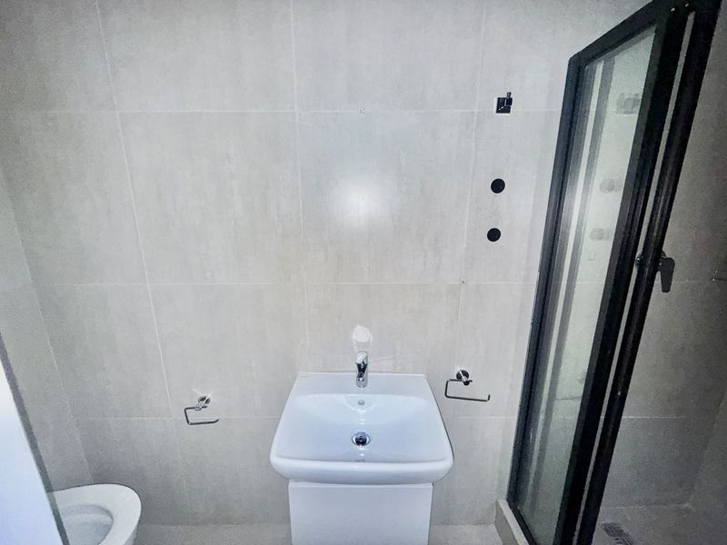 Modern 2 Bedroom, 2 Bathroom Apartment for Sale at The Onyx - Photo 10
