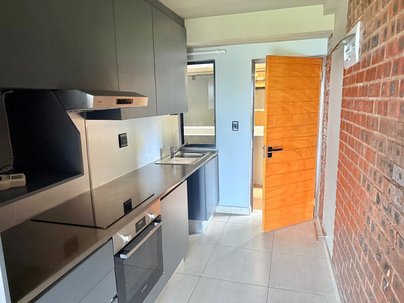 Modern 2 Bedroom, 2 Bathroom Apartment for Sale at The Onyx - Photo 2