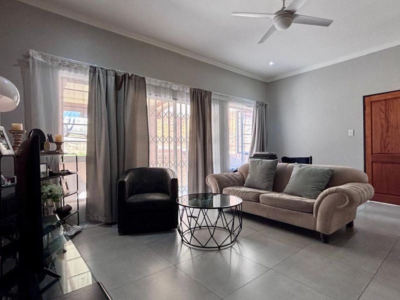 2 BEDROOM APARTMENT TO LET - Photo 3