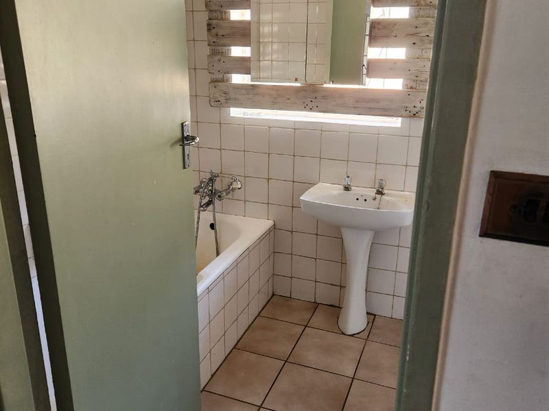 3 Bedroom house with flatlet - Photo 9