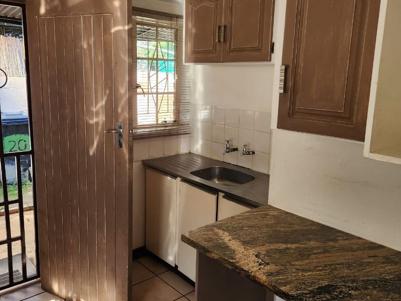 3 Bedroom house with flatlet - Photo 8