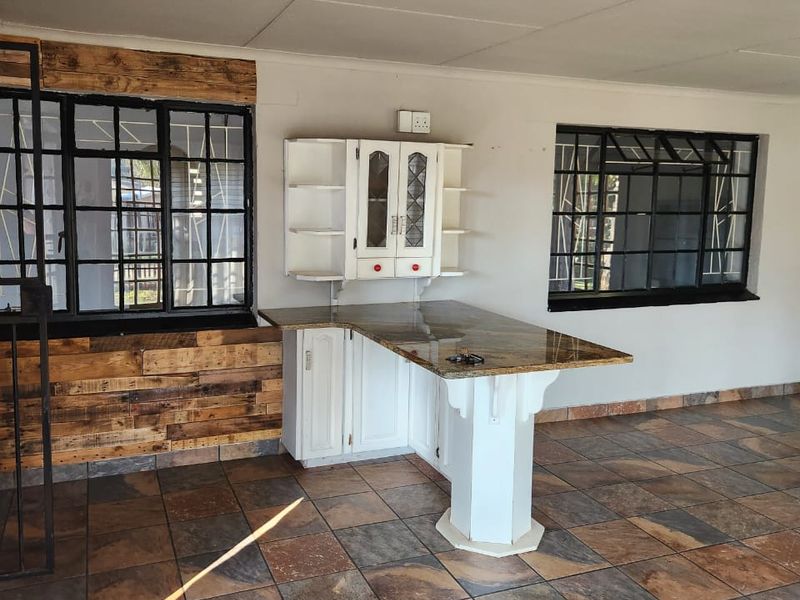 3 Bedroom house with flatlet - Photo 7