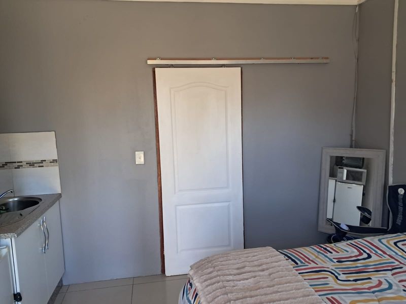1 Bed Cottage - Photo 3