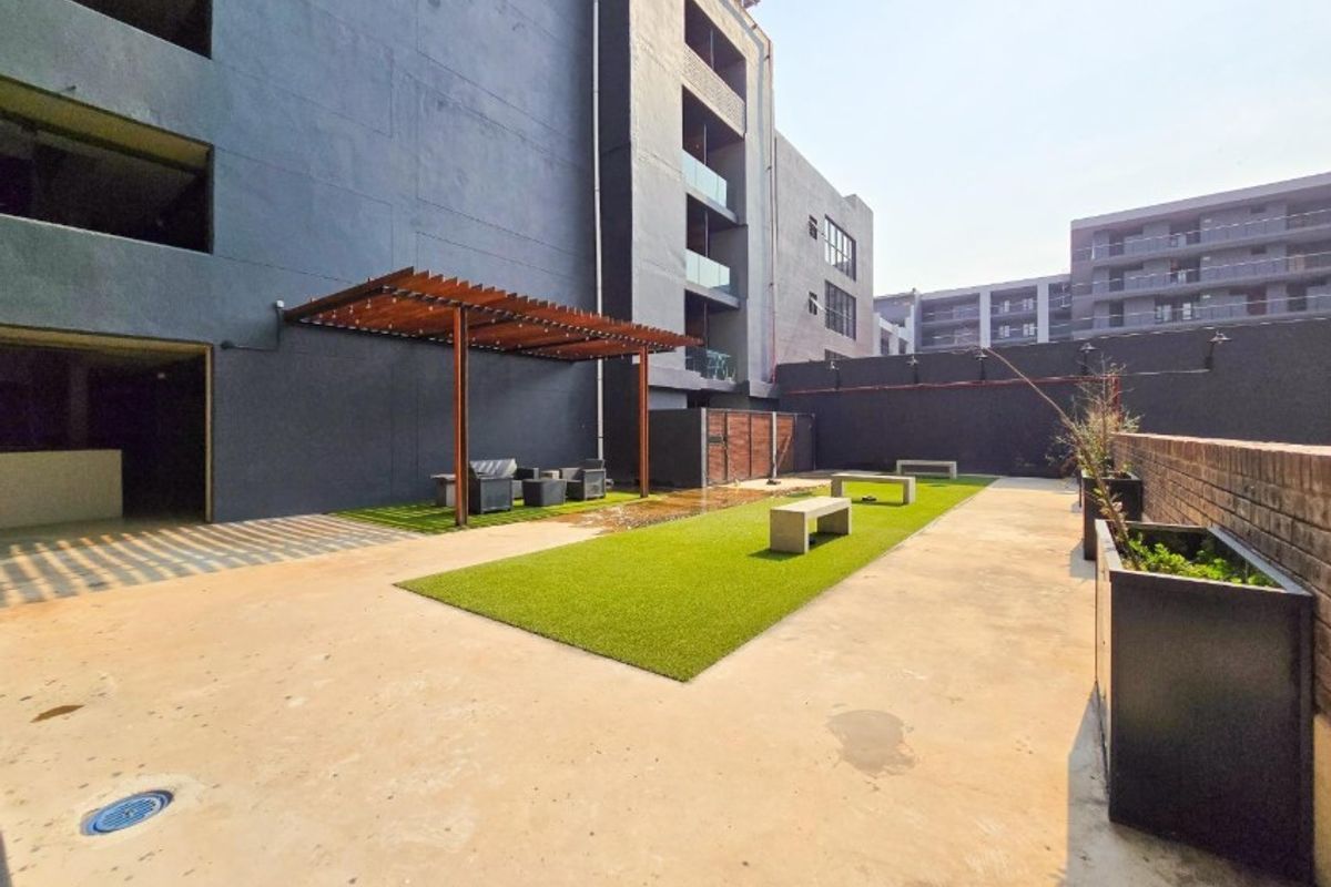 FOR SALE,  TWO BEDROOM | TWO BATHROOM APARTMENT - Photo 3