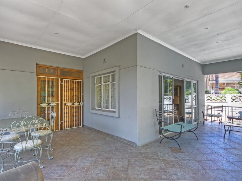 SPACIOUS FAMILY HOME. PERFECT POSIONED WITHIN A QUIET BOOMED OFF ENCLOSURE ACROSS BORDER OF WAVERLEY - Photo 7