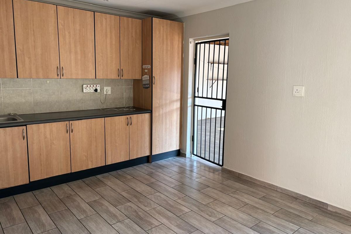 3 Bedroom House - Photo 3