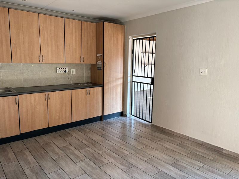 3 Bedroom House - Photo 3