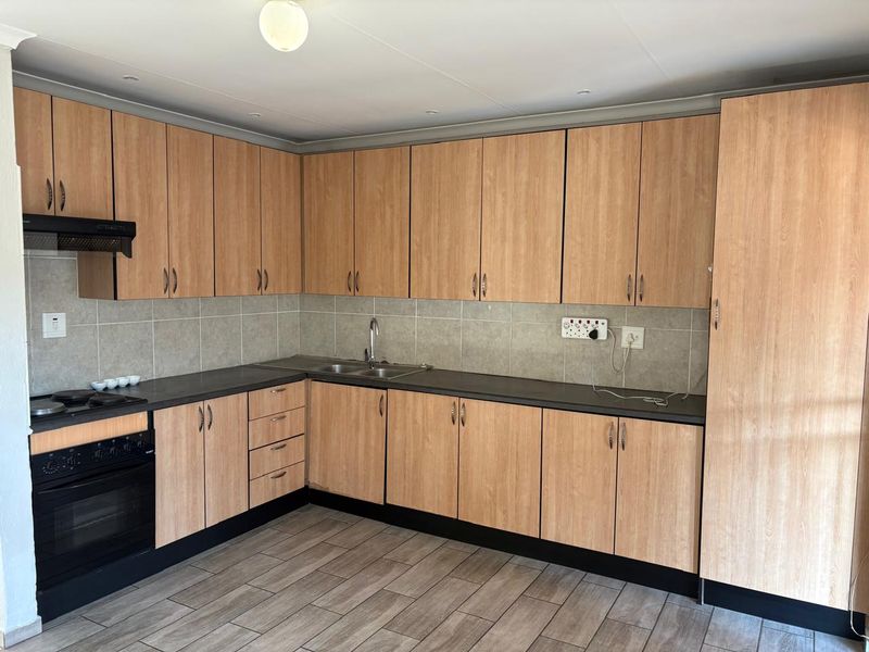 3 Bedroom House - Photo 2