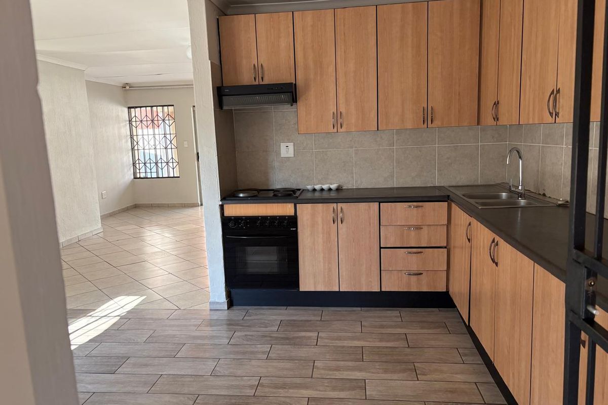 3 Bedroom House - Photo 4