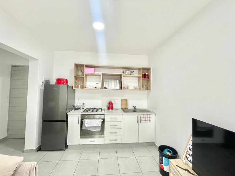 Modern 1-Bedroom Ground Floor Apartment To Rent in Sheffield Hills Estate – Available 1 July 2026 - Photo 2