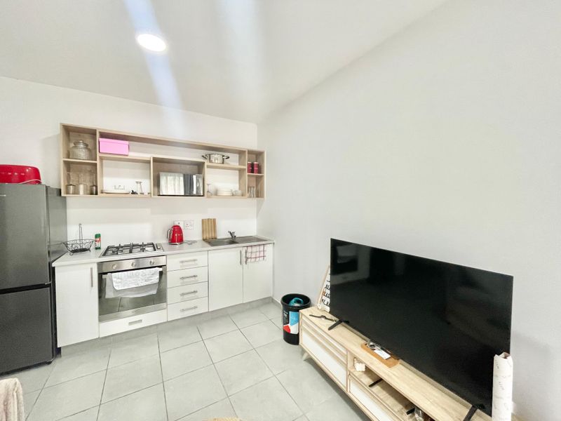 Modern 1-Bedroom Ground Floor Apartment To Rent in Sheffield Hills Estate – Available 1 July 2026 - Photo 5