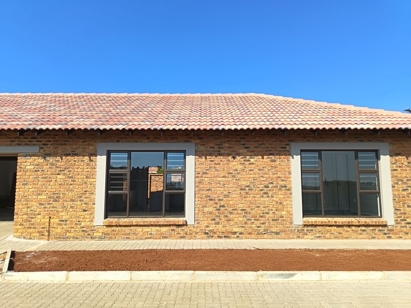 Brand new modern townhouse retirement complex in Riversdale - Photo 1
