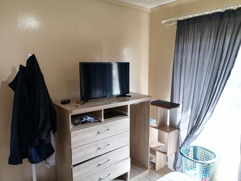 1 BEDROOM FIRST FLOOR UNIT - Photo 8
