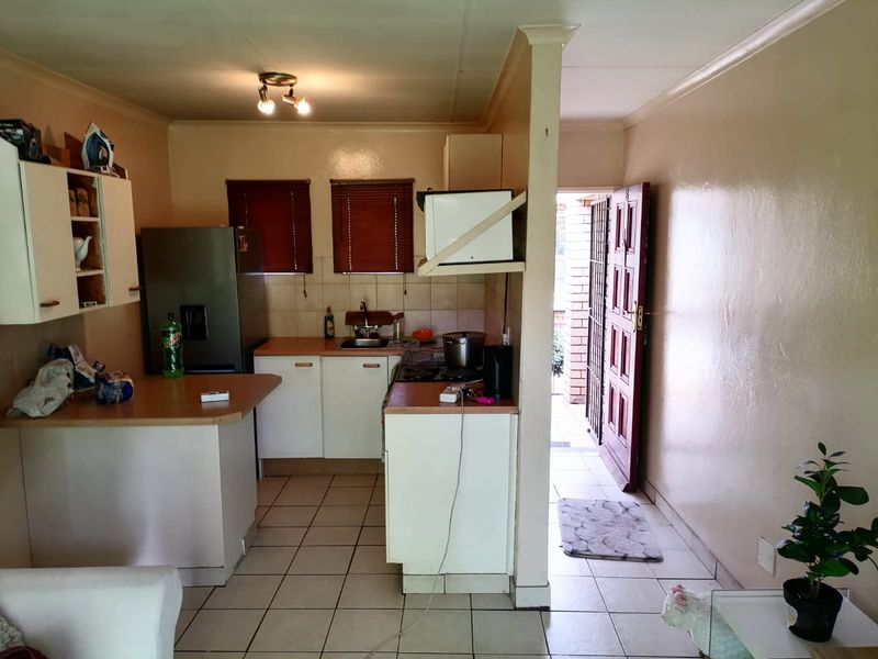 1 BEDROOM FIRST FLOOR UNIT - Photo 3