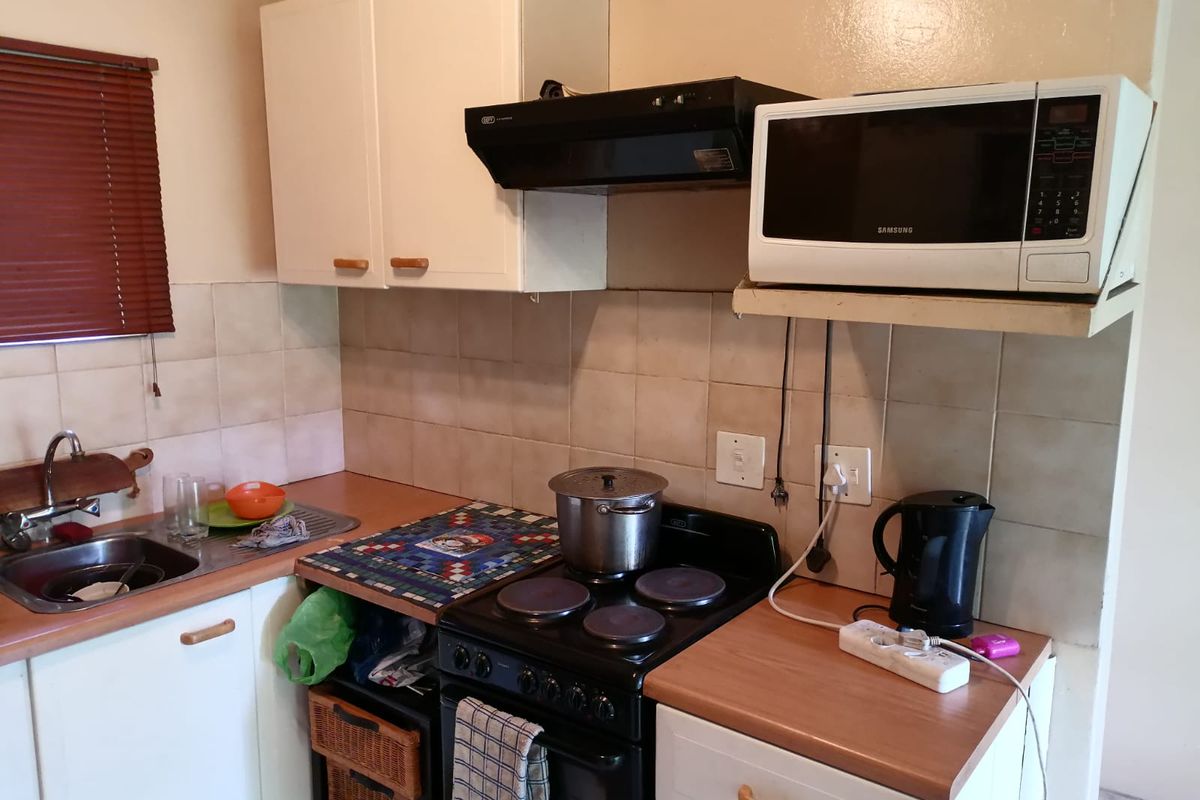 1 BEDROOM FIRST FLOOR UNIT - Photo 2