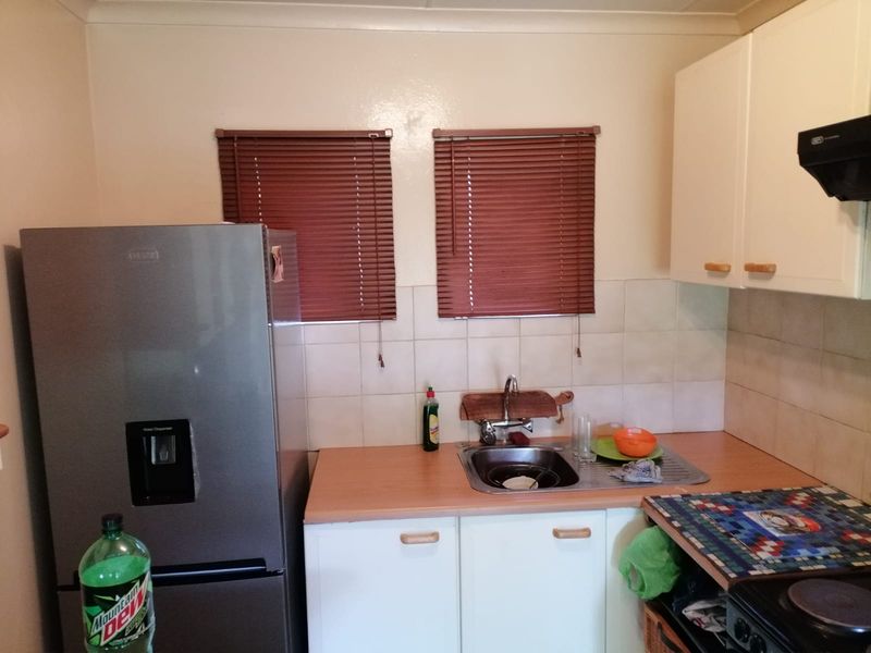 1 BEDROOM FIRST FLOOR UNIT - Photo 4