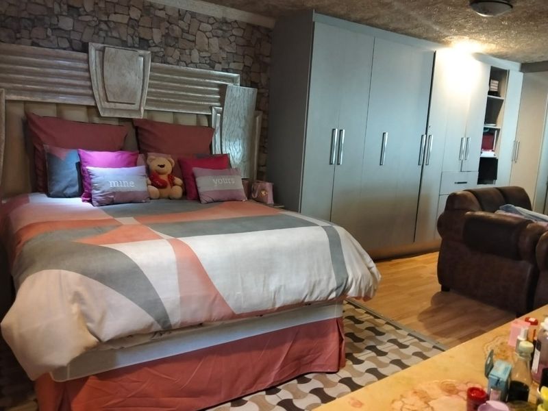 3 BED 1 BATH HOUSE WITH FLATLET FOR SALE - Photo 10