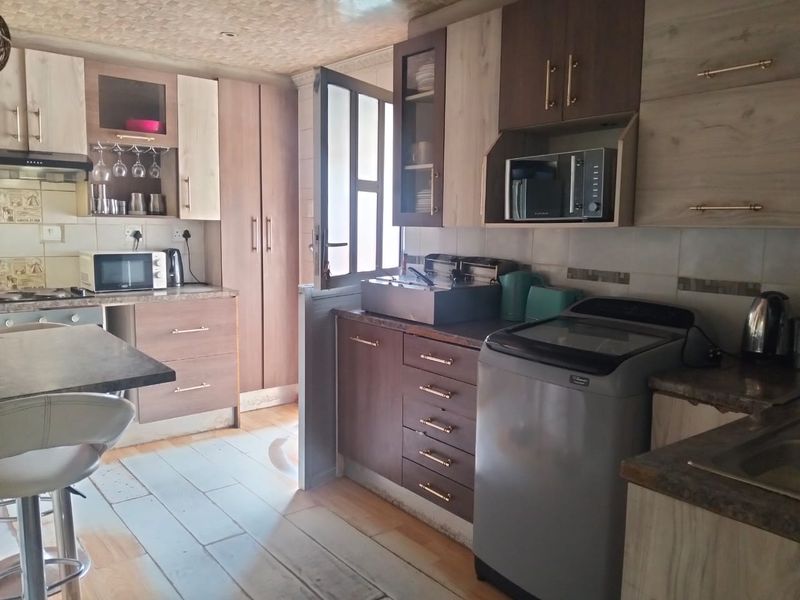 3 BED 1 BATH HOUSE WITH FLATLET FOR SALE - Photo 5