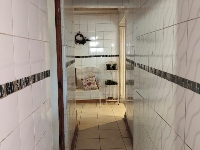 3 BED 1 BATH HOUSE WITH FLATLET FOR SALE - Photo 8