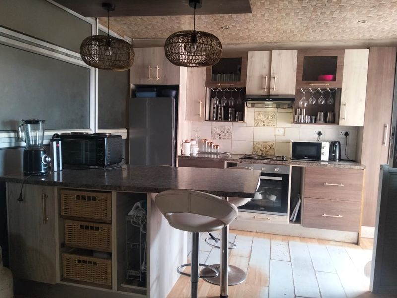 3 BED 1 BATH HOUSE WITH FLATLET FOR SALE - Photo 6