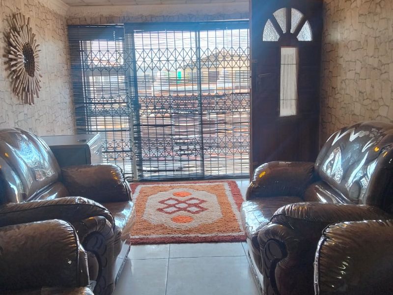 3 BED 1 BATH HOUSE WITH FLATLET FOR SALE - Photo 4