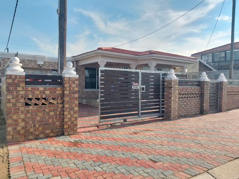 3 BED 1 BATH HOUSE WITH FLATLET FOR SALE - Photo 2